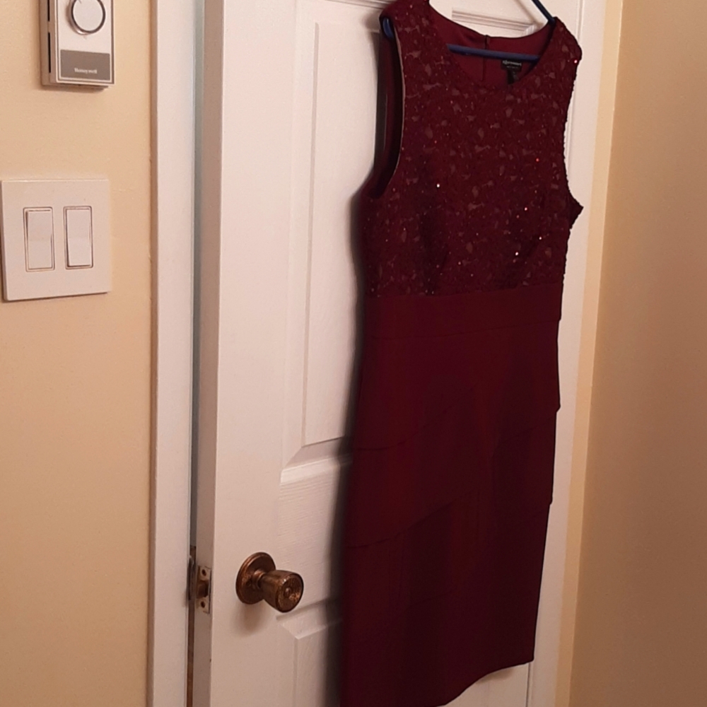 Connected Apparel burgundy size 16 knee length dress